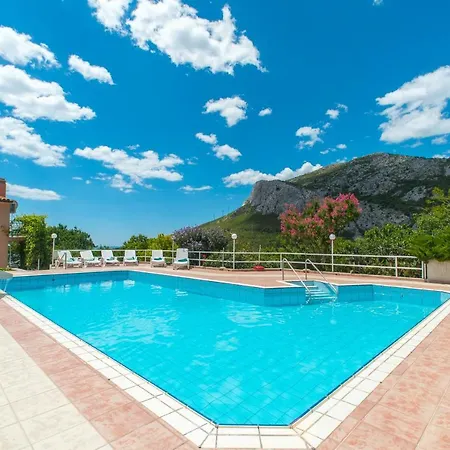 Klara With 72 Sqm Pool And View On Split And Islands *